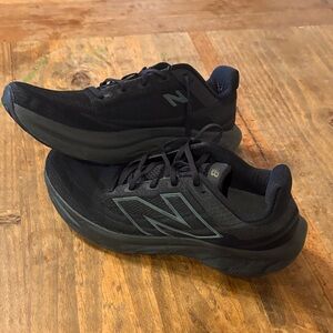 New Balance Men's Black Athletic Running Shoes